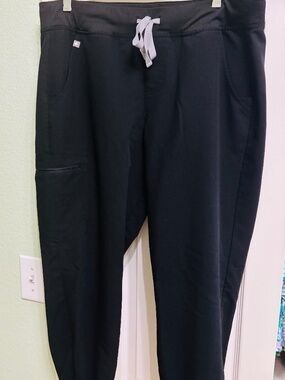 Black figs Zamora jogger scrub pant large
